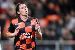 关于法甲赛程吃紧；里昂赛前队长鼓劲；目标明确；资深球员宣示担当的信息爱游戏官网