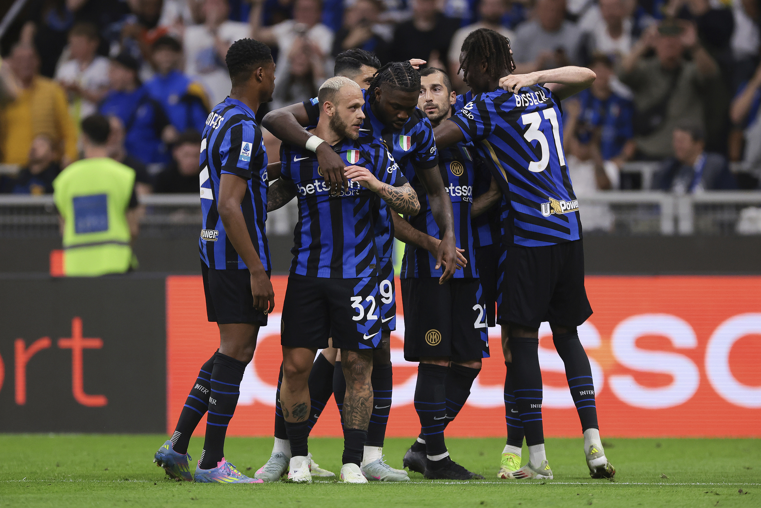 包含里程碑夜拉齐奥内部沟通，欧超杯转会期刷纪录，赛场秩序良好，年轻球员得到机会的词条